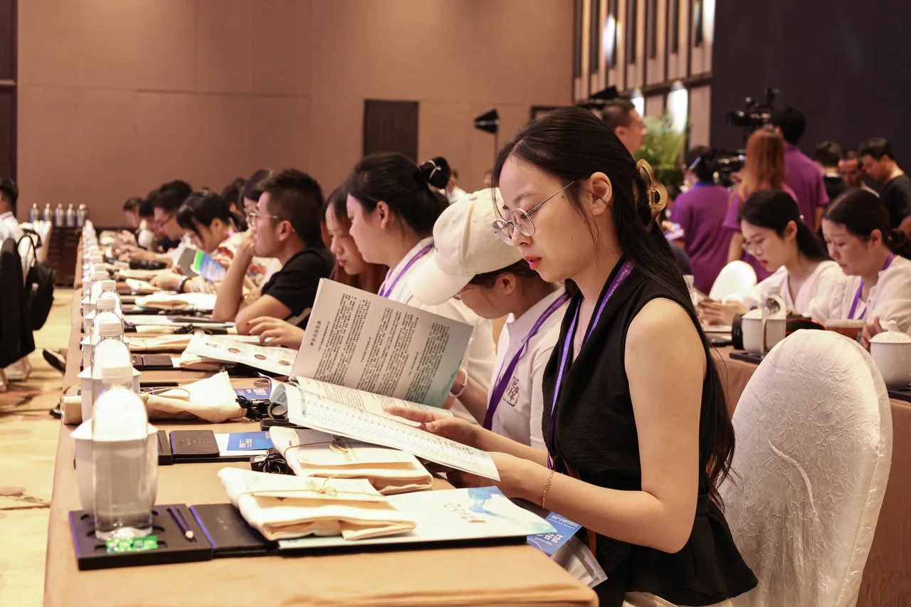 An attendee reading conference material
